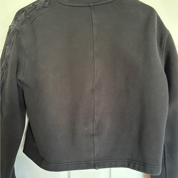 Lululemon Braided Sleeve Pullover Black Size 6 small Good condition no flaws - Picture 3 of 4